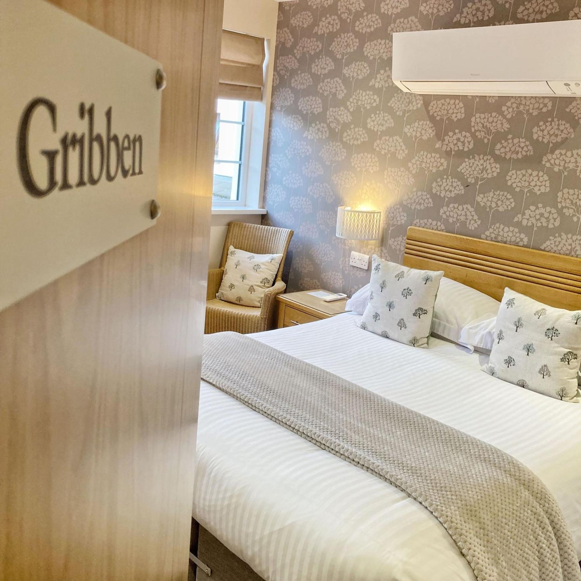 The Britannia Inn & Waves Restaurant St Austell Room photo