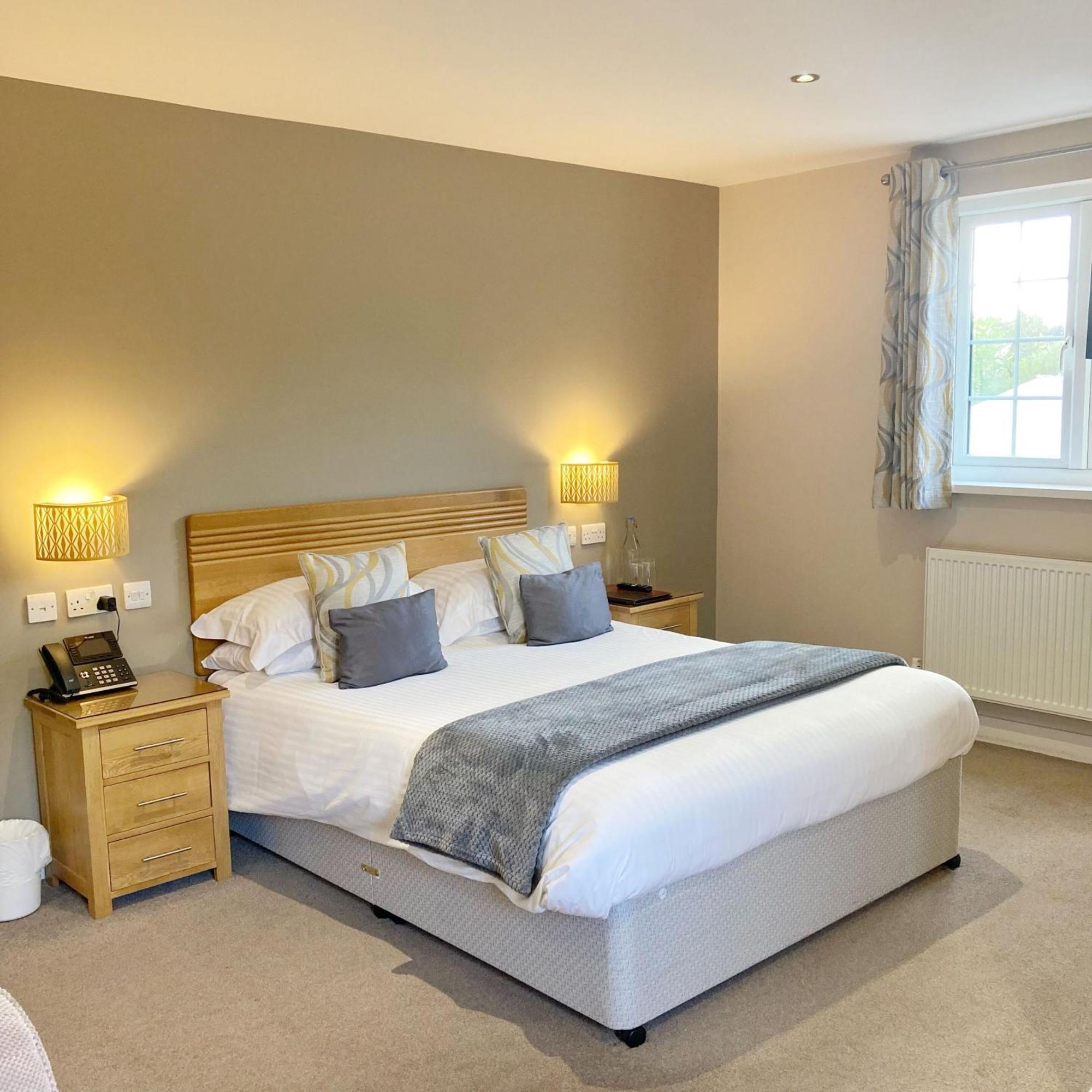The Britannia Inn & Waves Restaurant St Austell Room photo