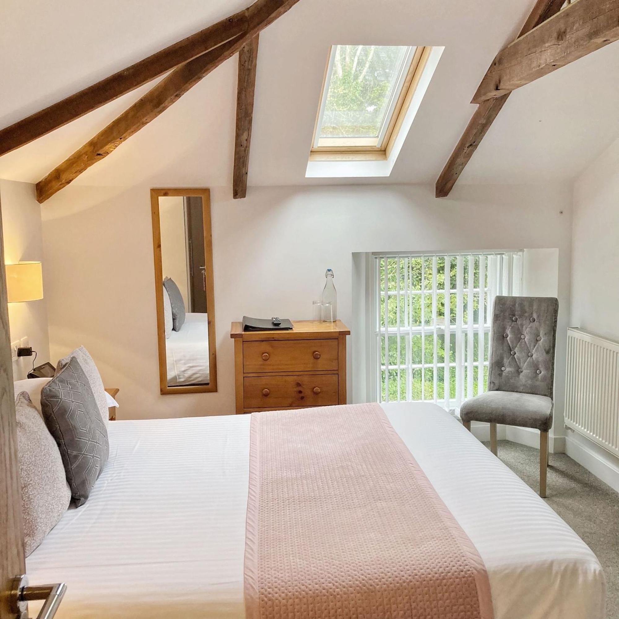 The Britannia Inn & Waves Restaurant St Austell Room photo
