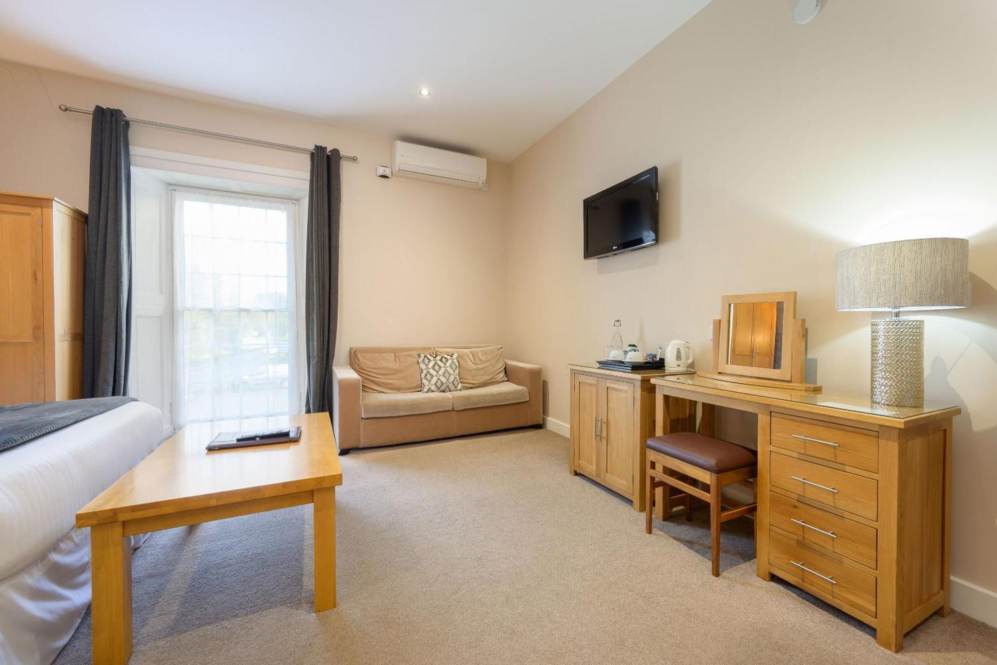 The Britannia Inn & Waves Restaurant St Austell Room photo
