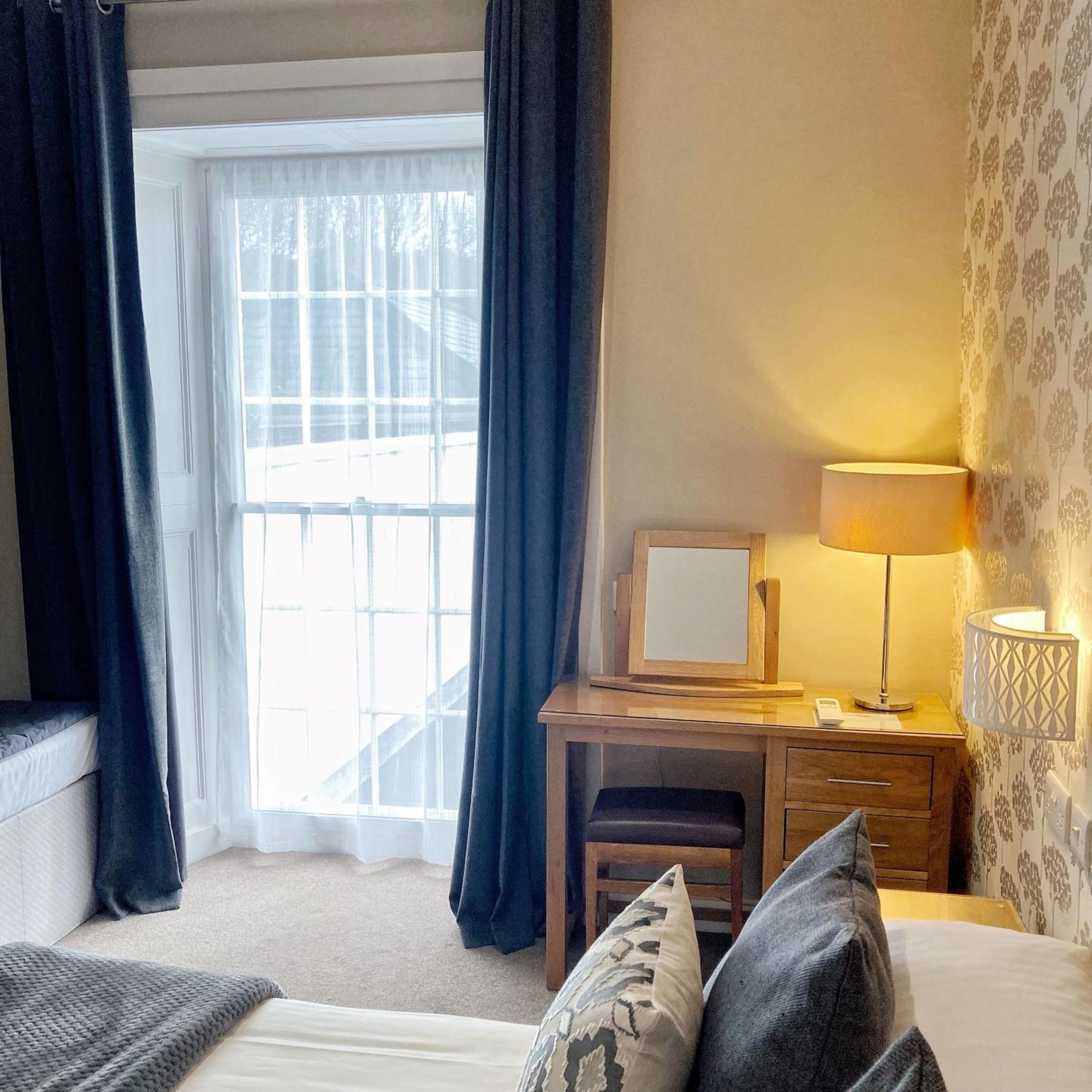 The Britannia Inn & Waves Restaurant St Austell Room photo