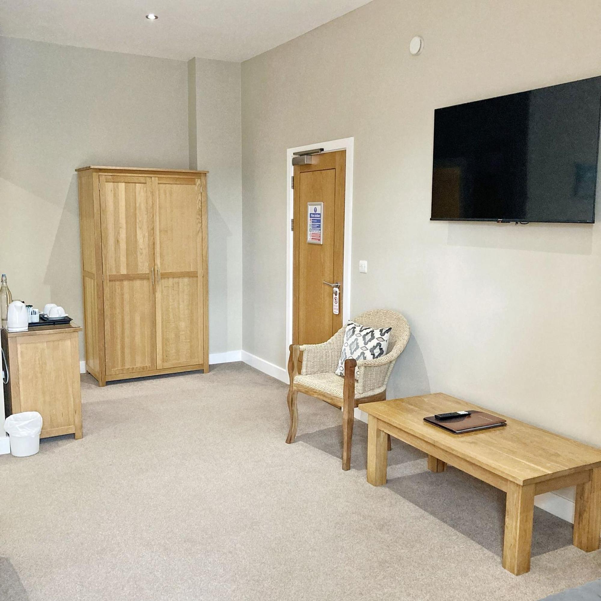 The Britannia Inn & Waves Restaurant St Austell Room photo