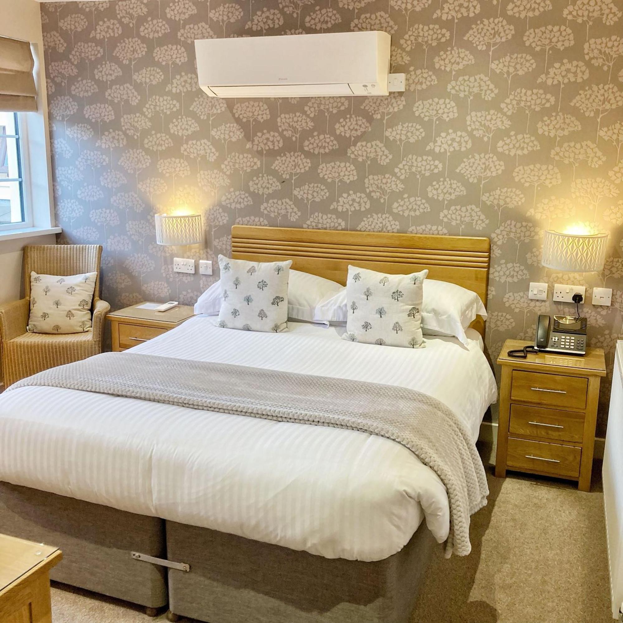 The Britannia Inn & Waves Restaurant St Austell Room photo