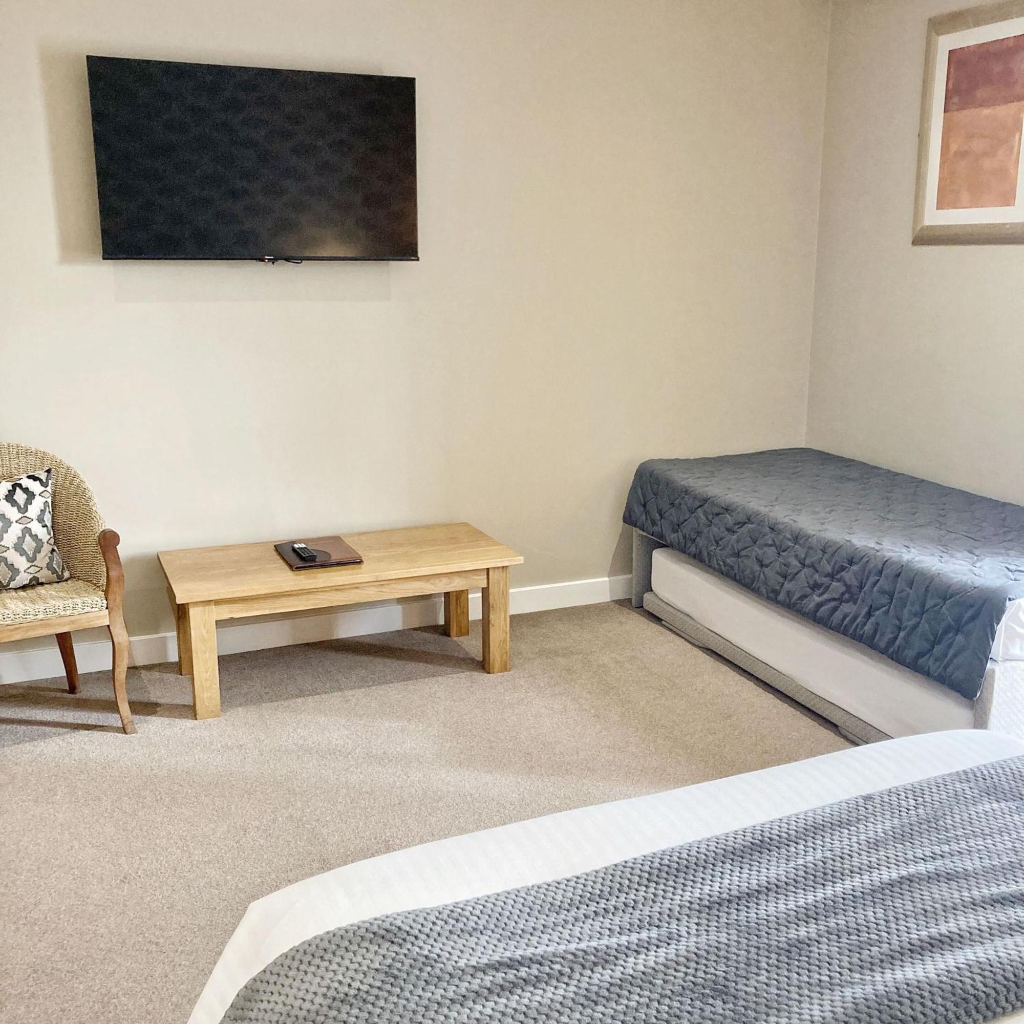 The Britannia Inn & Waves Restaurant St Austell Room photo